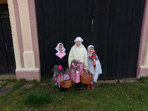 Královničky - nosení létečka v Podolí - 6.4.2025