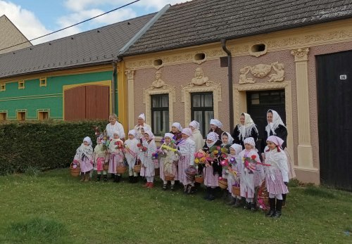 Královničky - nosení létečka v Podolí - 6.4.2025