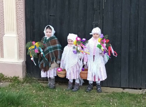 Královničky - nosení létečka v Podolí - 6.4.2025