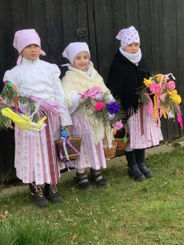 Královničky - nosení létečka v Podolí - 6.4.2025