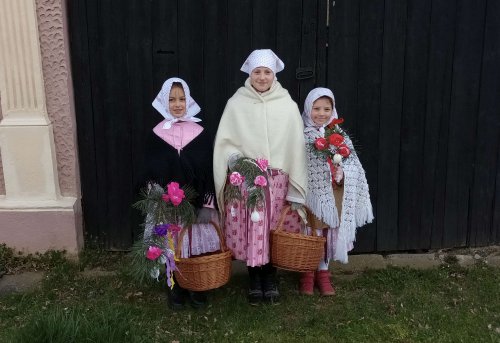 Královničky - nosení létečka v Podolí - 6.4.2025