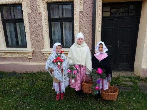 Královničky - nosení létečka v Podolí - 6.4.2025