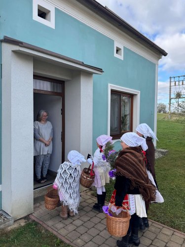 Královničky - nosení létečka v Podolí - 6.4.2025