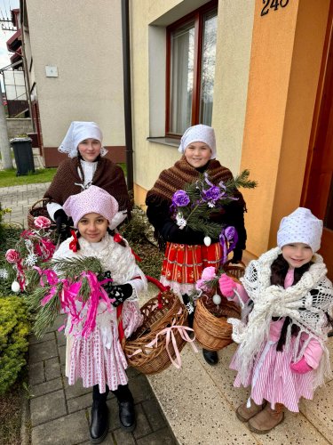 Královničky - nosení létečka v Podolí - 6.4.2025