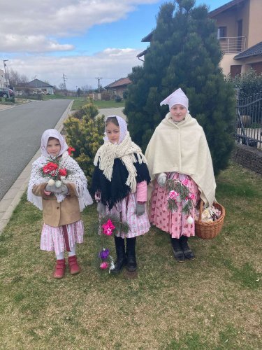 Královničky - nosení létečka v Podolí - 6.4.2025