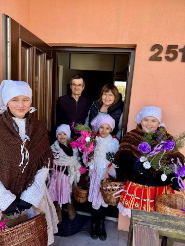 Královničky - nosení létečka v Podolí - 6.4.2025