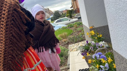 Královničky - nosení létečka v Podolí - 6.4.2025