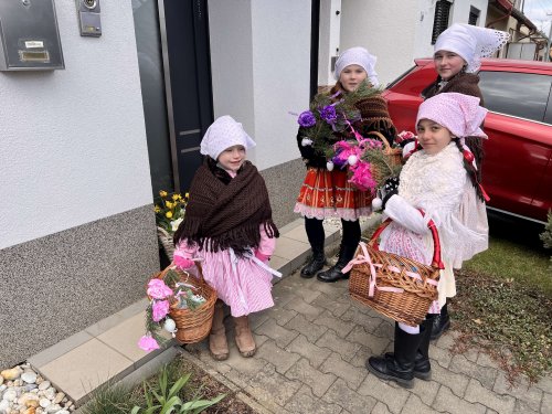 Královničky - nosení létečka v Podolí - 6.4.2025