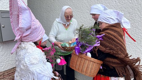 Královničky - nosení létečka v Podolí - 6.4.2025