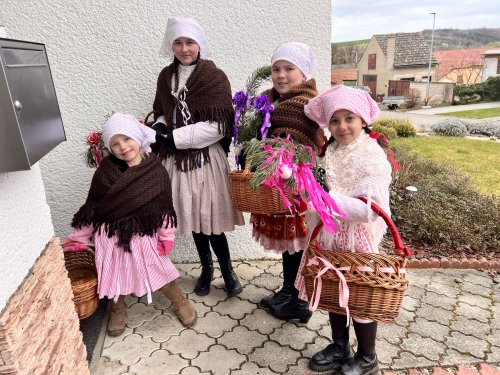 Královničky - nosení létečka v Podolí - 6.4.2025