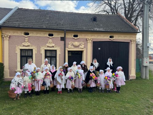 Královničky - nosení létečka v Podolí - 6.4.2025