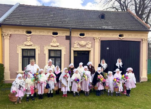 Královničky - nosení létečka v Podolí - 6.4.2025