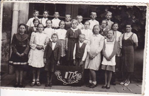 Soubor /1928-rocnik-skola-podoli.jpg